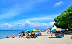 Pantai Pasir Putih Parbaba